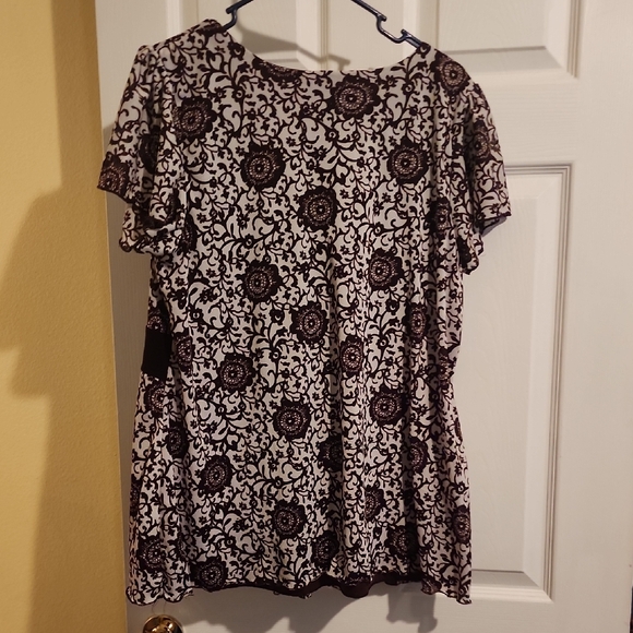 Lane Bryant Pleated Short Sleeve Blouse - Picture 2 of 3